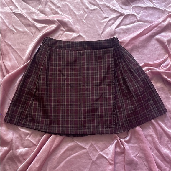 Forever 21 Dresses & Skirts - Forever 21 Maroon Skirt 🖤